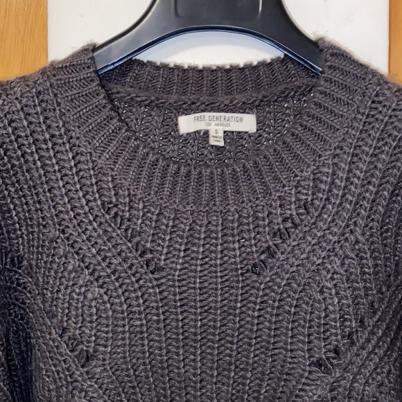 ☑️EUC Free Generation Los Angeles Sweater - Picture 3 of 10